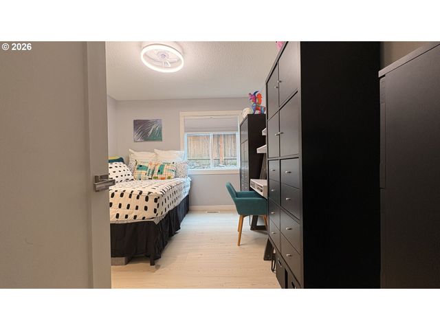 6650 Sw CANBY St, Portland, OR 97223