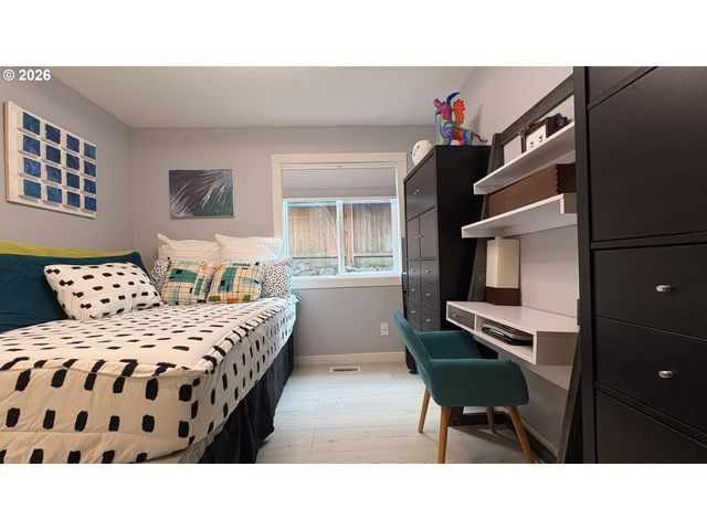 6650 Sw CANBY St, Portland, OR 97223