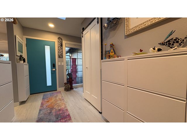 6650 Sw CANBY St, Portland, OR 97223