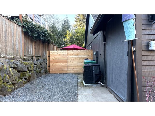 6650 Sw CANBY St, Portland, OR 97223