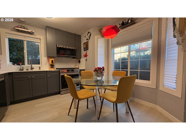 6650 Sw CANBY St, Portland, OR 97223