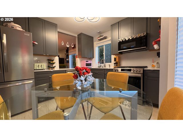 6650 Sw CANBY St, Portland, OR 97223