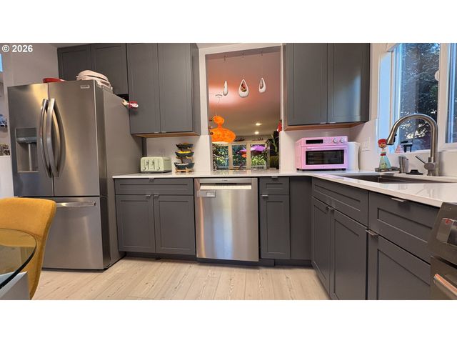 6650 Sw CANBY St, Portland, OR 97223