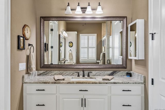 808 DANCING OAK LN, San Marcos, TX 78666