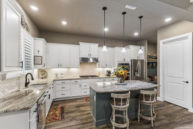 808 DANCING OAK LN, San Marcos, TX 78666