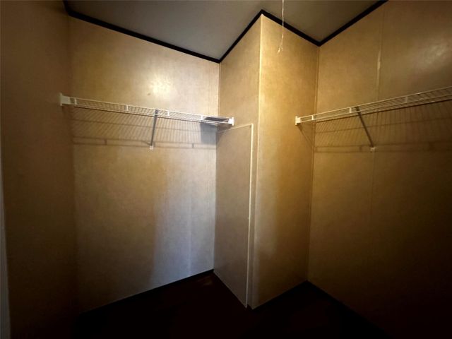 190 E Austin Avenue, Onalaska, TX 77360