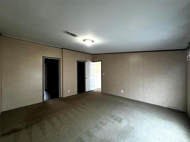 190 E Austin Avenue, Onalaska, TX 77360