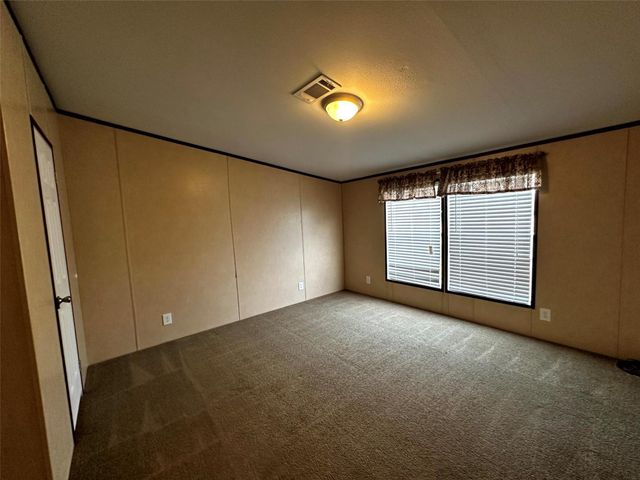 190 E Austin Avenue, Onalaska, TX 77360