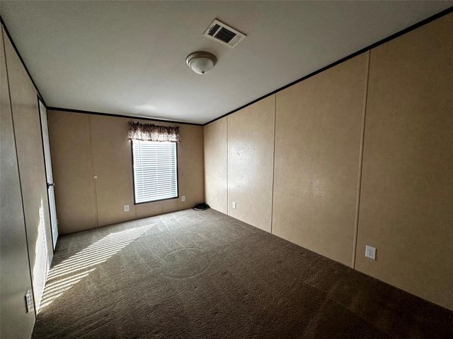 190 E Austin Avenue, Onalaska, TX 77360