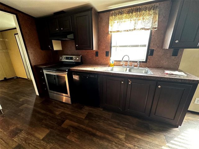 190 E Austin Avenue, Onalaska, TX 77360