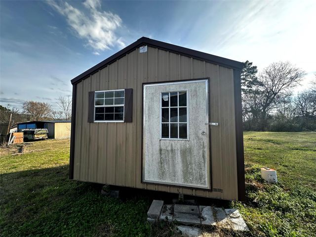 190 E Austin Avenue, Onalaska, TX 77360