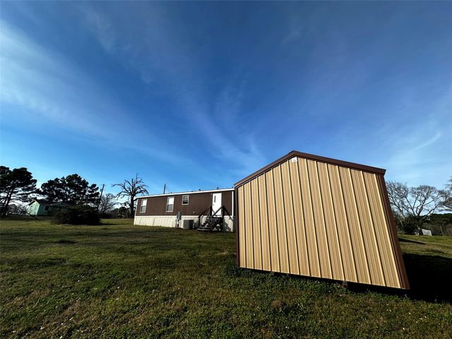 190 E Austin Avenue, Onalaska, TX 77360