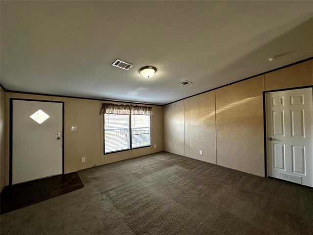 190 E Austin Avenue, Onalaska, TX 77360