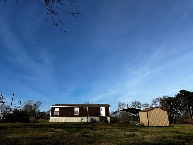 190 E Austin Avenue, Onalaska, TX 77360