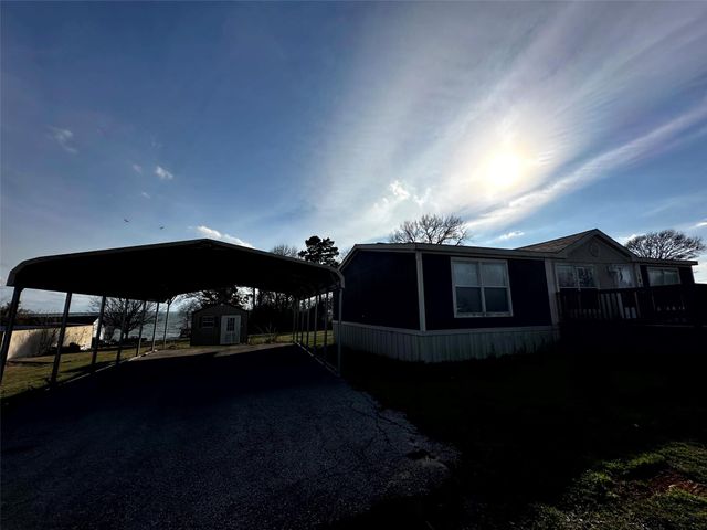 190 E Austin Avenue, Onalaska, TX 77360