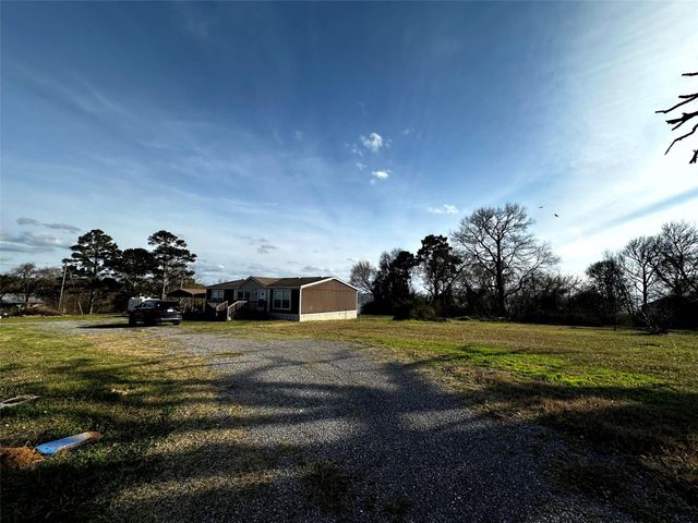 190 E Austin Avenue, Onalaska, TX 77360