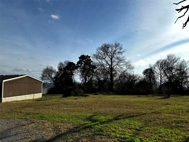 190 E Austin Avenue, Onalaska, TX 77360