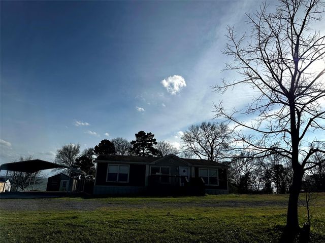 190 E Austin Avenue, Onalaska, TX 77360