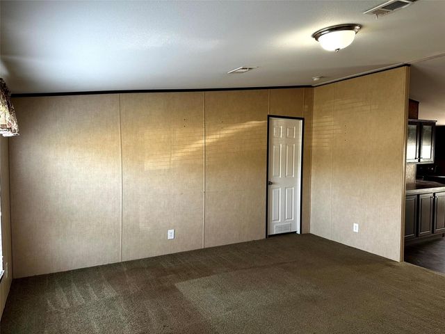 190 E Austin Avenue, Onalaska, TX 77360