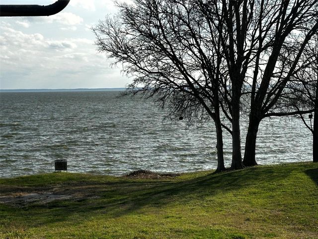 190 E Austin Avenue, Onalaska, TX 77360