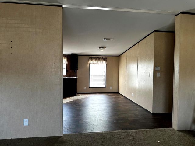 190 E Austin Avenue, Onalaska, TX 77360