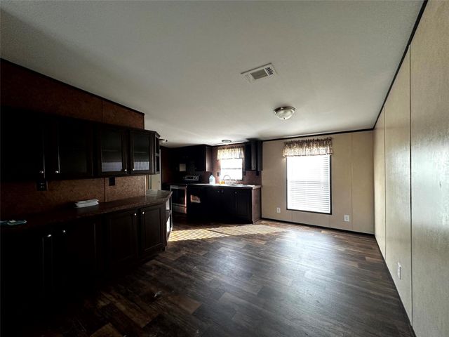 190 E Austin Avenue, Onalaska, TX 77360