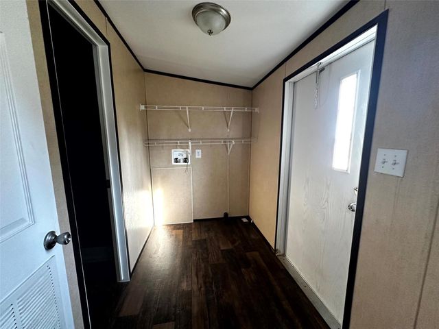 190 E Austin Avenue, Onalaska, TX 77360