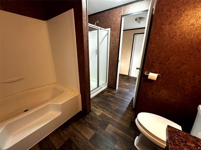 190 E Austin Avenue, Onalaska, TX 77360