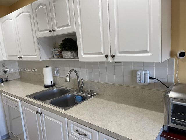 1640 NW 19th Ter 103, Delray Beach, FL 33445