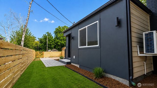 11232 1st Avenue S, Seattle, WA 98168