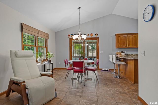 228 Manor Hill Drive, Chatham, IL 62629