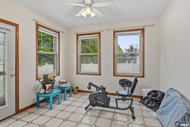 228 Manor Hill Drive, Chatham, IL 62629
