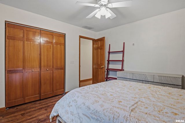 228 Manor Hill Drive, Chatham, IL 62629