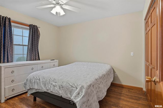 228 Manor Hill Drive, Chatham, IL 62629