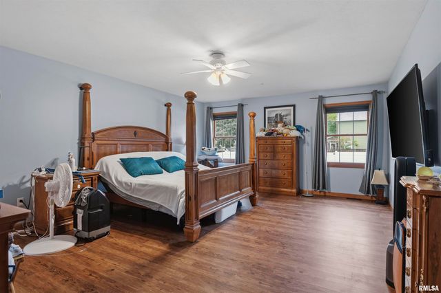 228 Manor Hill Drive, Chatham, IL 62629