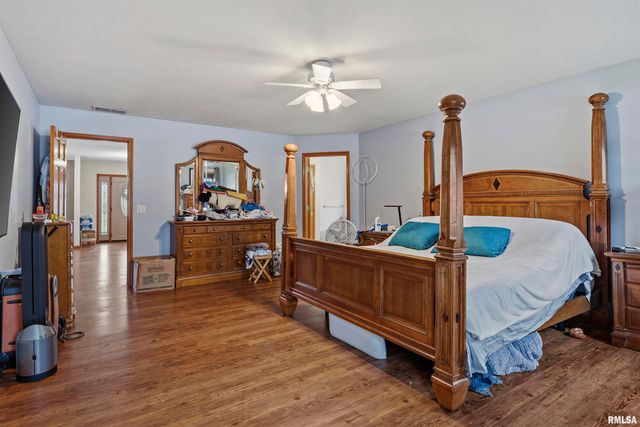 228 Manor Hill Drive, Chatham, IL 62629