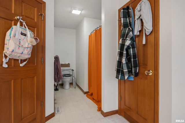 228 Manor Hill Drive, Chatham, IL 62629