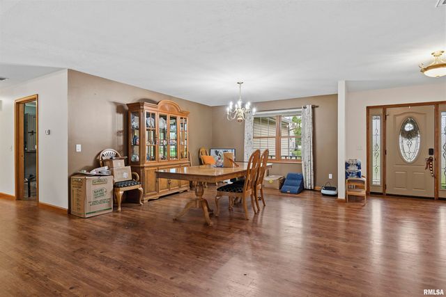 228 Manor Hill Drive, Chatham, IL 62629