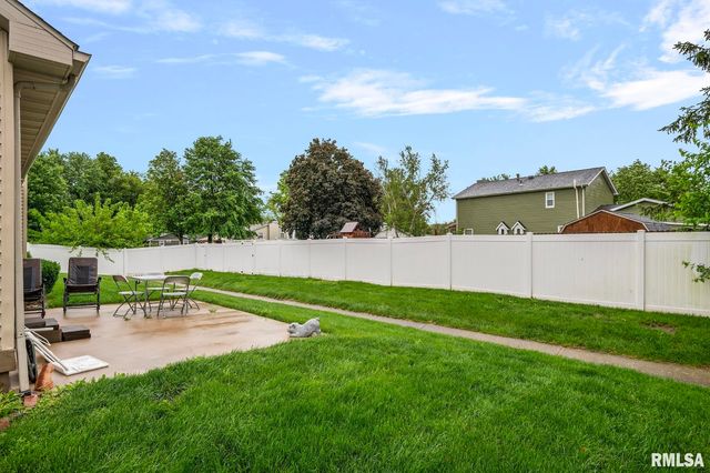 228 Manor Hill Drive, Chatham, IL 62629