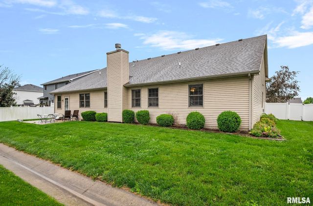 228 Manor Hill Drive, Chatham, IL 62629