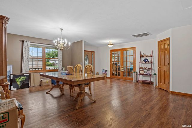 228 Manor Hill Drive, Chatham, IL 62629
