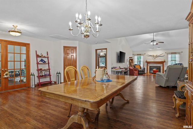 228 Manor Hill Drive, Chatham, IL 62629