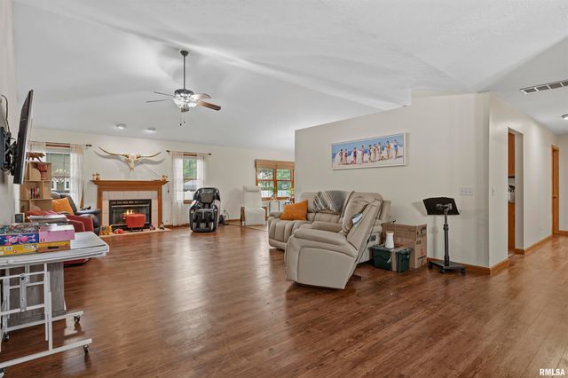 228 Manor Hill Drive, Chatham, IL 62629