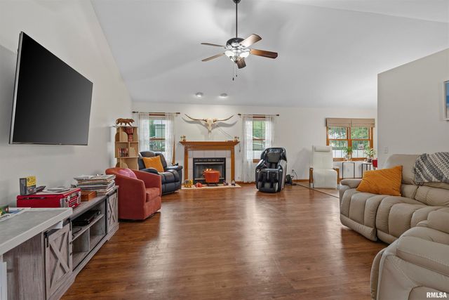 228 Manor Hill Drive, Chatham, IL 62629