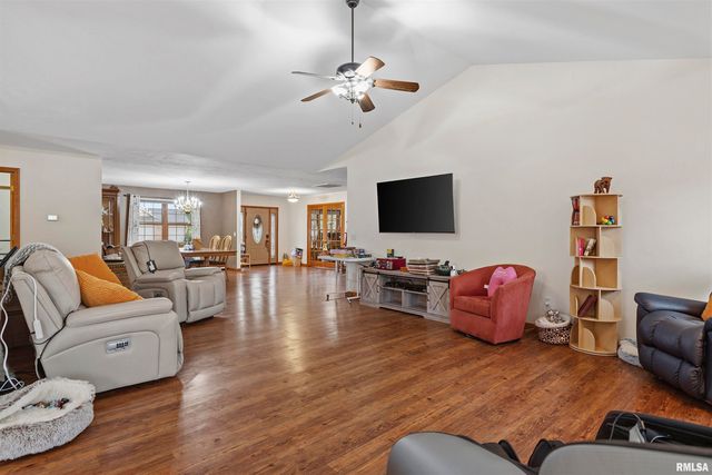 228 Manor Hill Drive, Chatham, IL 62629