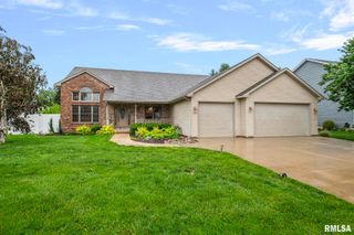 228 Manor Hill Drive, Chatham, IL 62629