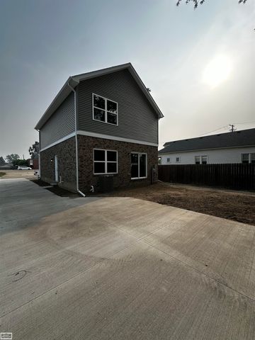 22319 Ridgeway Street, St Clair Shores, MI 48080