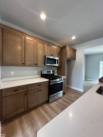 22319 Ridgeway Street, St Clair Shores, MI 48080