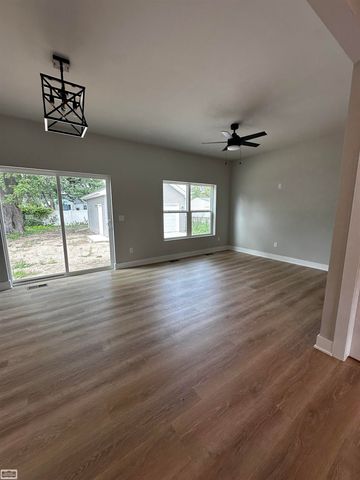 22319 Ridgeway Street, St Clair Shores, MI 48080