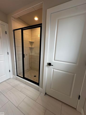 22319 Ridgeway Street, St Clair Shores, MI 48080